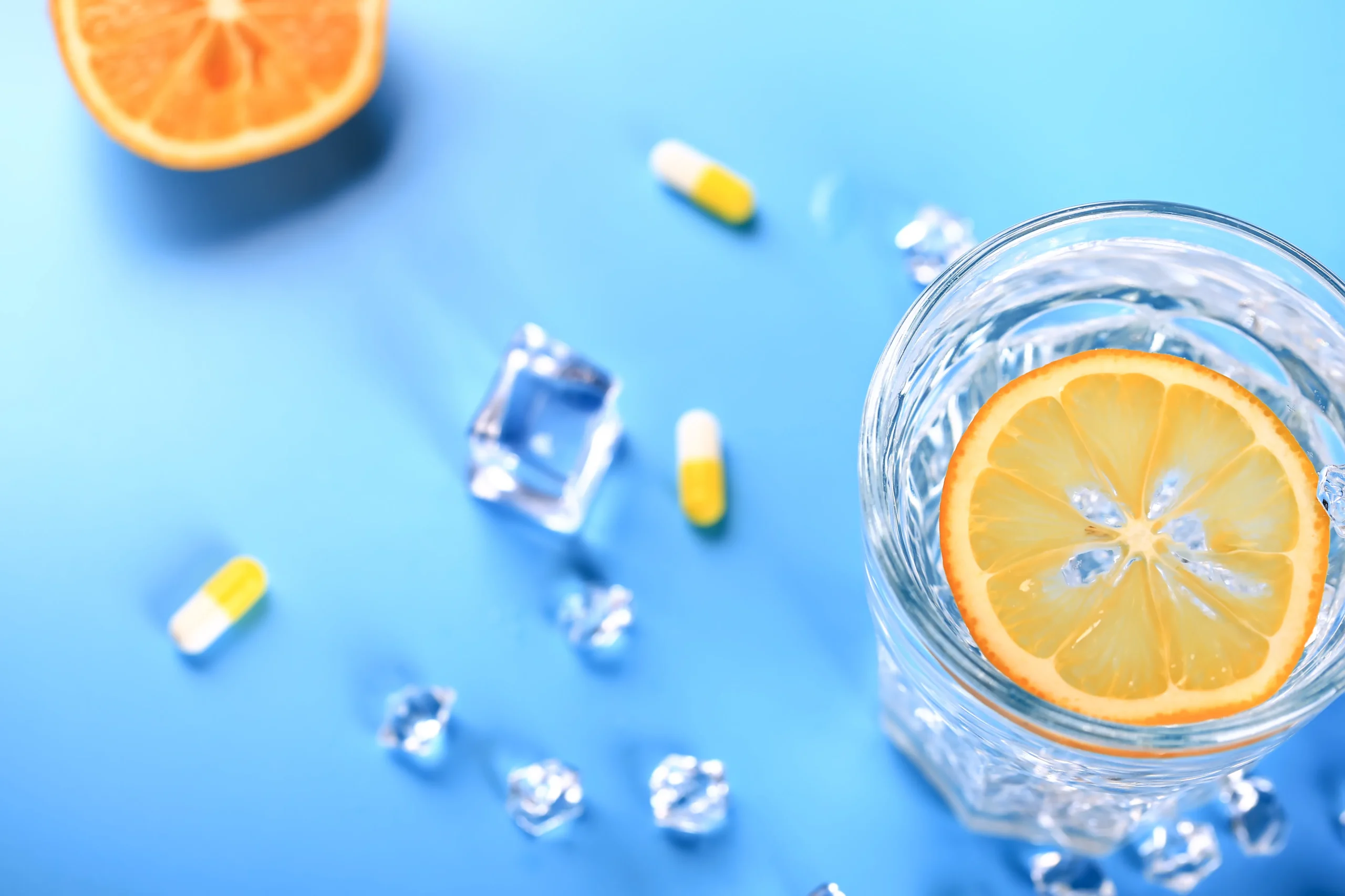 Não use multivitamínicos genéricos. A reposição de Vitamina D e outros nutrientes deve ser baseada em exames para corrigir suas carências reais.